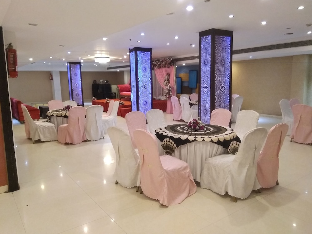Hotel Rajshree 37/44