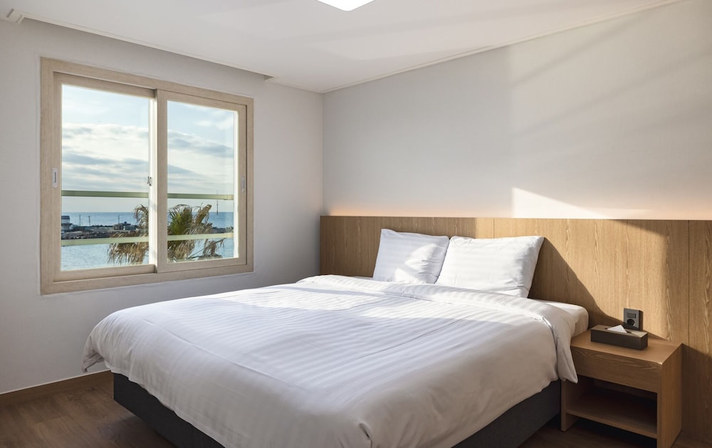 KENSINGTON, ROYAL, OCEAN, SUITE
