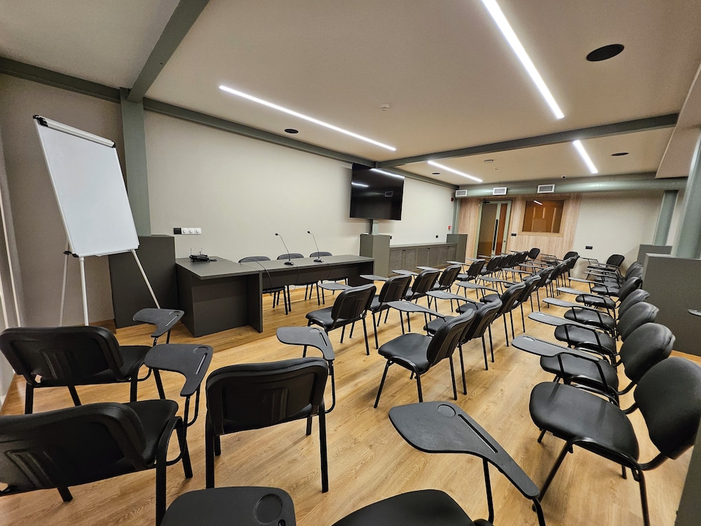 Petousis Hotel & Suites 37/50