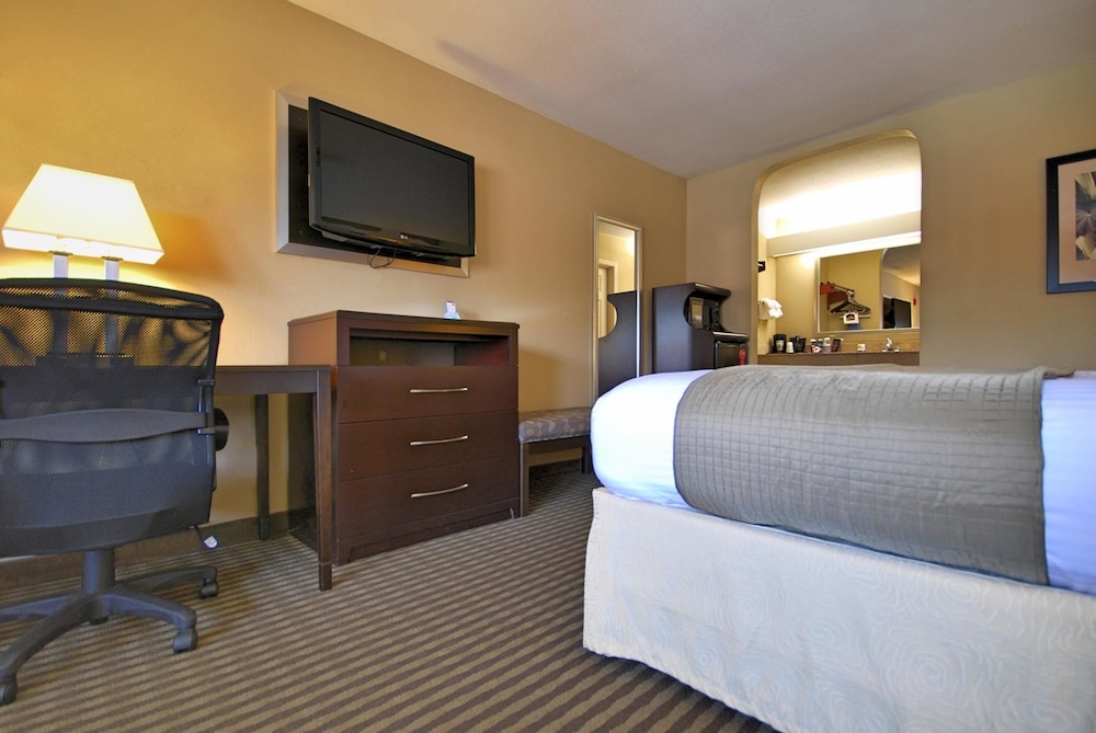Best Western Cedar Inn 12/24