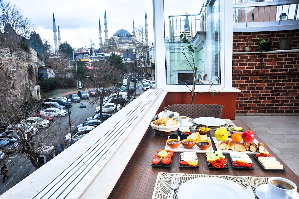 Erguvan Hotel 46/68