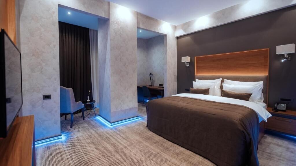 Standard, King Bed