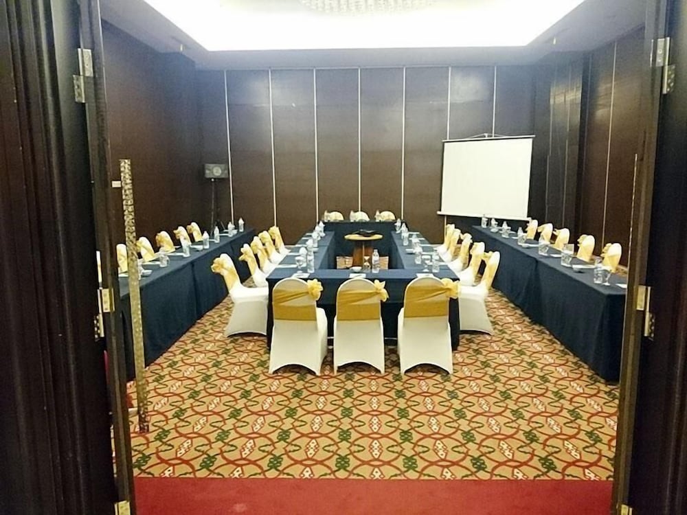 Grand Allison Jayapura 24/31
