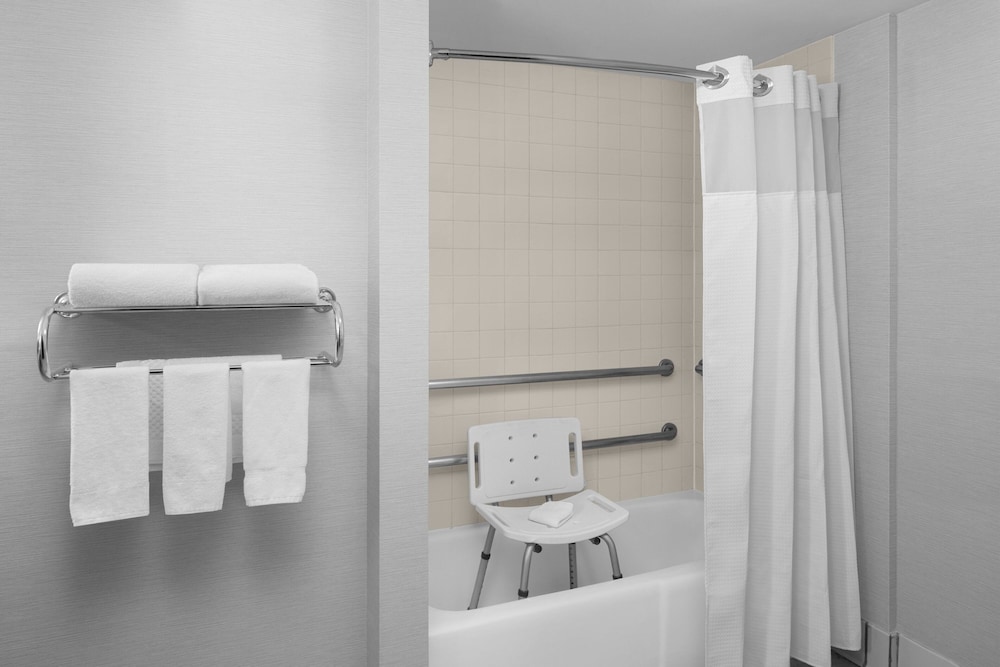 غرفة بسرير كينج مع أريكة لذوي الإعاقة، Courtyard by Marriott San Diego - Rancho Bernardo 4/4