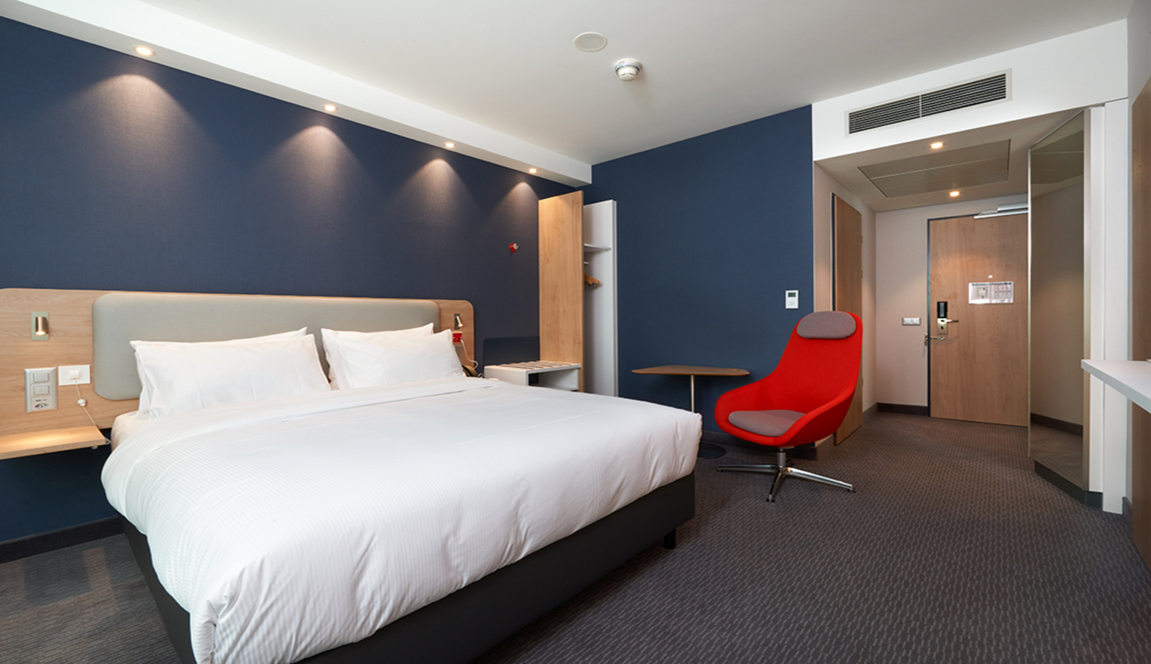 Holiday Inn Express & Suites - Basel - Allschwil, an IHG Hotel 7/28