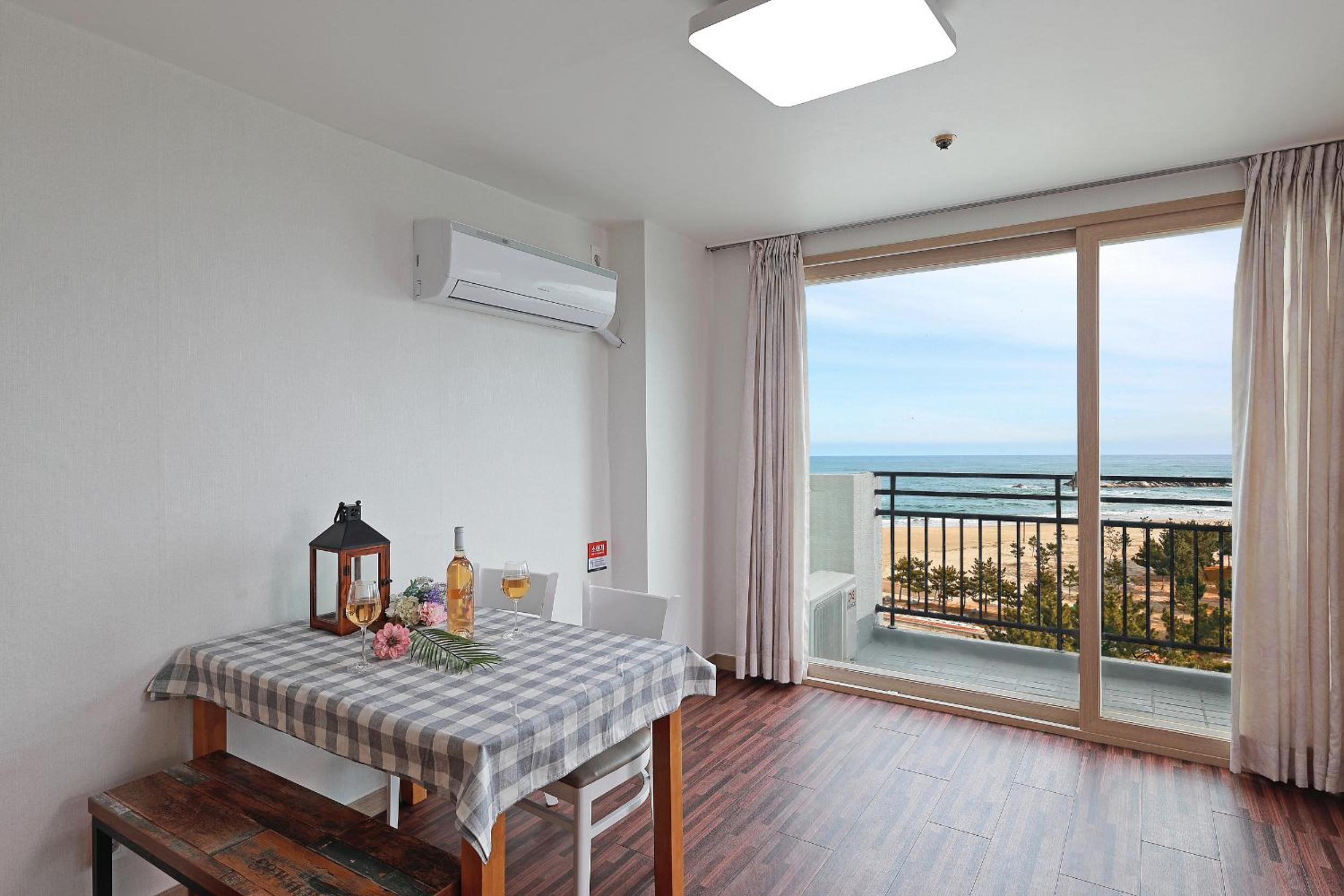 Condo, Spa, Water, Suite, Lateral Side Ocean View, Terrace، Ocean To You Resort Sokcho Seorak Beach Hotel And Condo 6/9