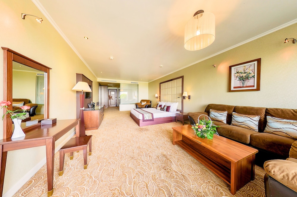Sea Links Beach Hotel 27/47