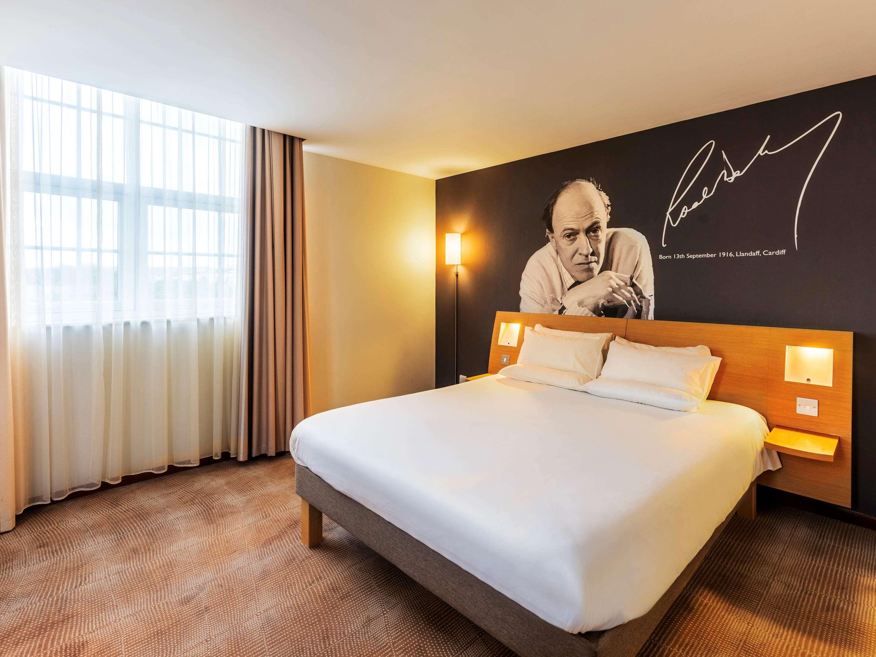 EXECUTIVE, QUEEN BED