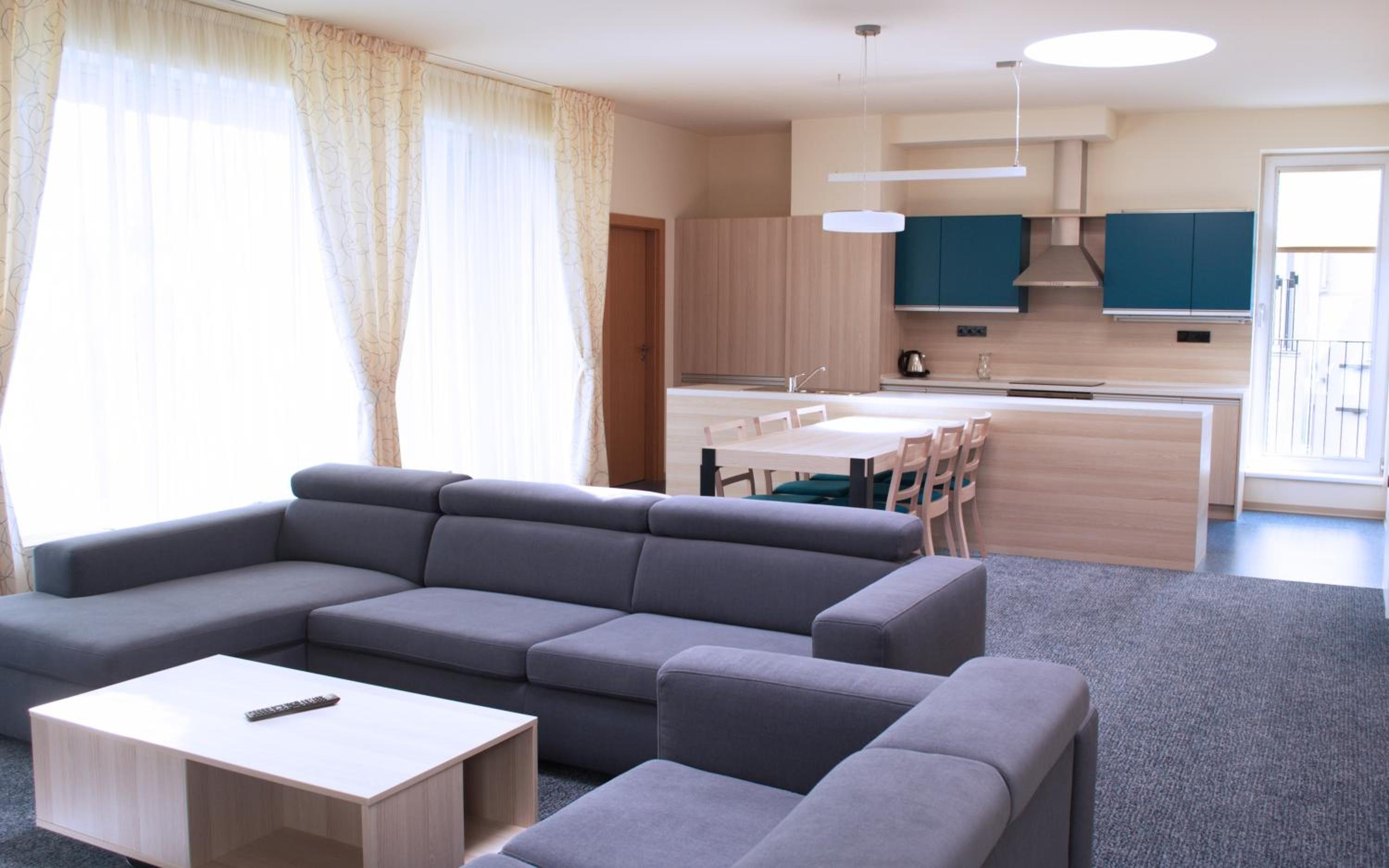 Hotel 99 42/61