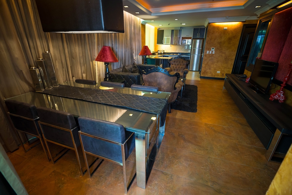 Fields Plaza Suites 41/65