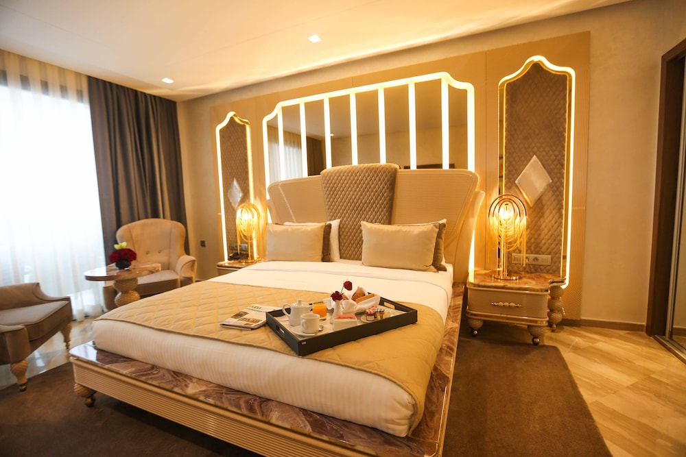 SUPERIOR, PRIVILEGE, SUITE, BALCONY