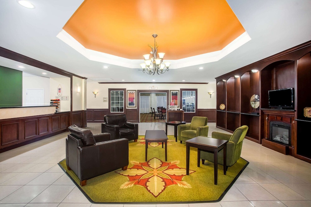 La Quinta Inn And Suites By Wyndham Columbus Tx 53/60