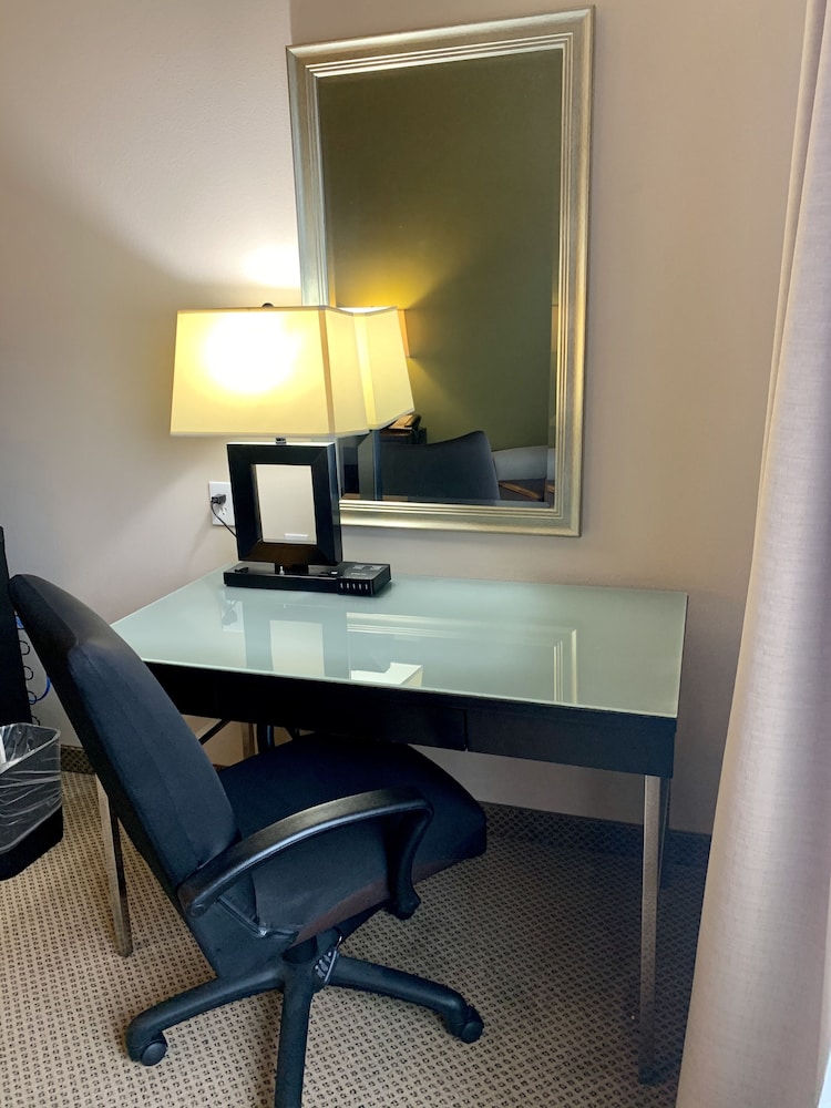 Holiday Inn Express Hotel & Suites North Sequim 64/77