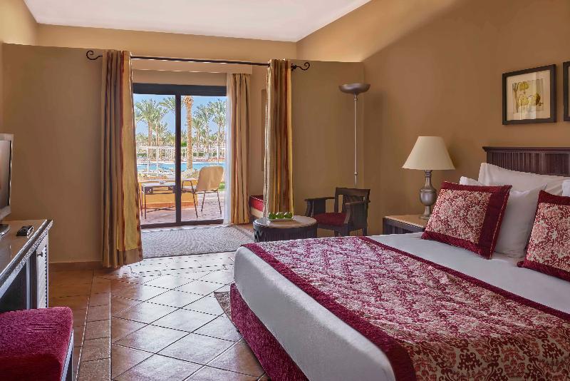 FAMILY POOL VIEW ROOM
