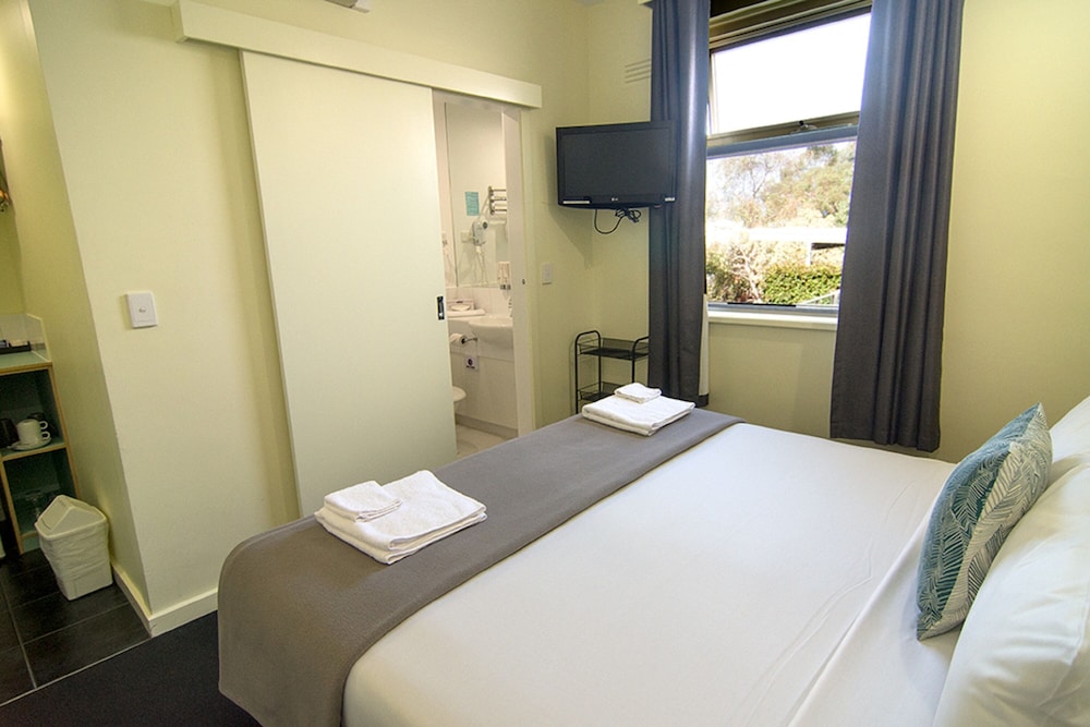 Miami Hotel Melbourne 18/50