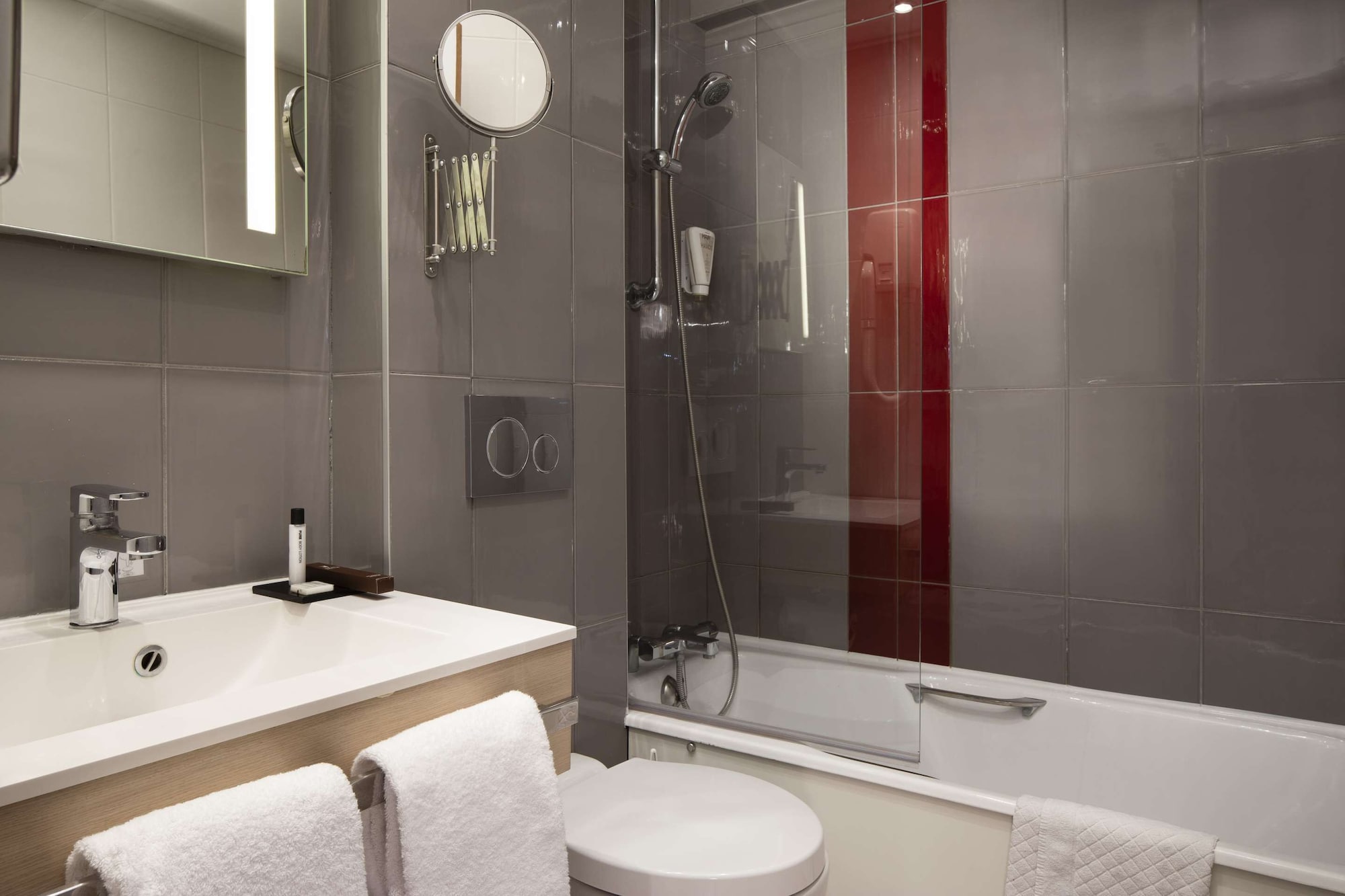 غرفة بسريرين منفصلين أو سرير مزدوج، Hotel Paris Bastille 7/10