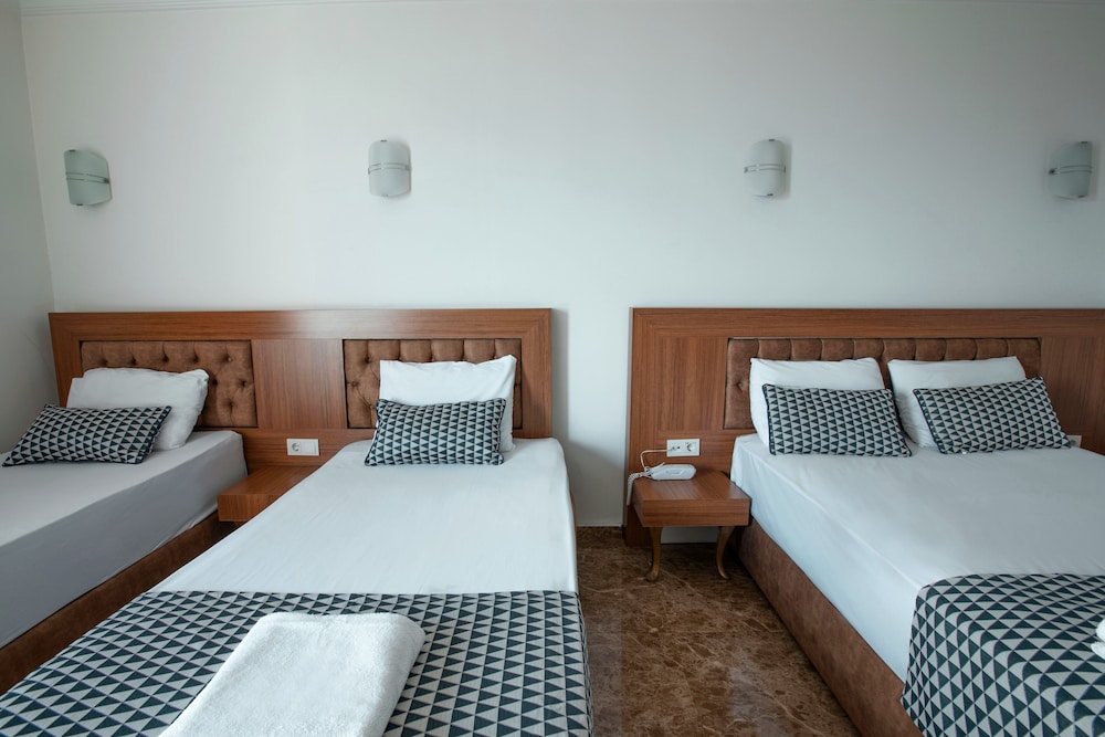 Kristal Beach Hotel 11/48