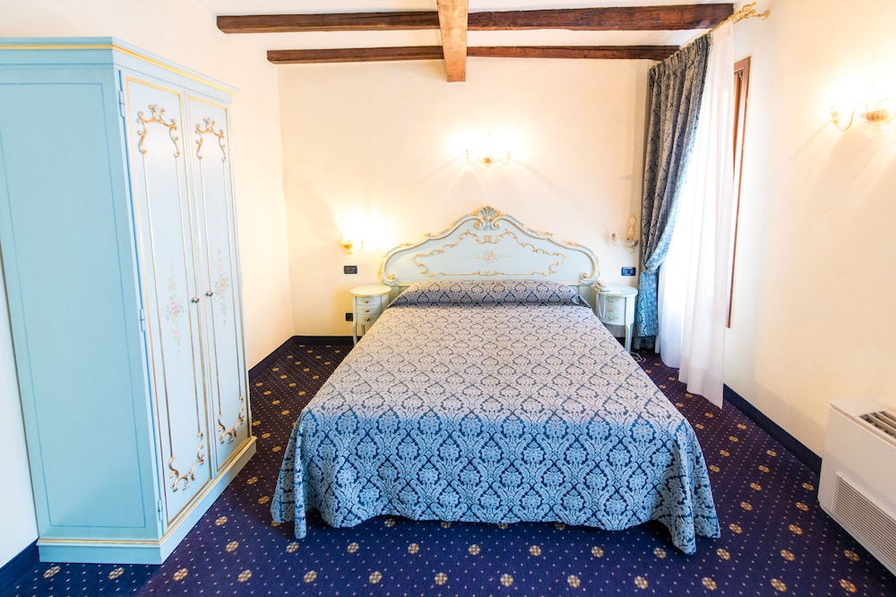SUPERIOR, DOUBLE BED, CANAL VIEW