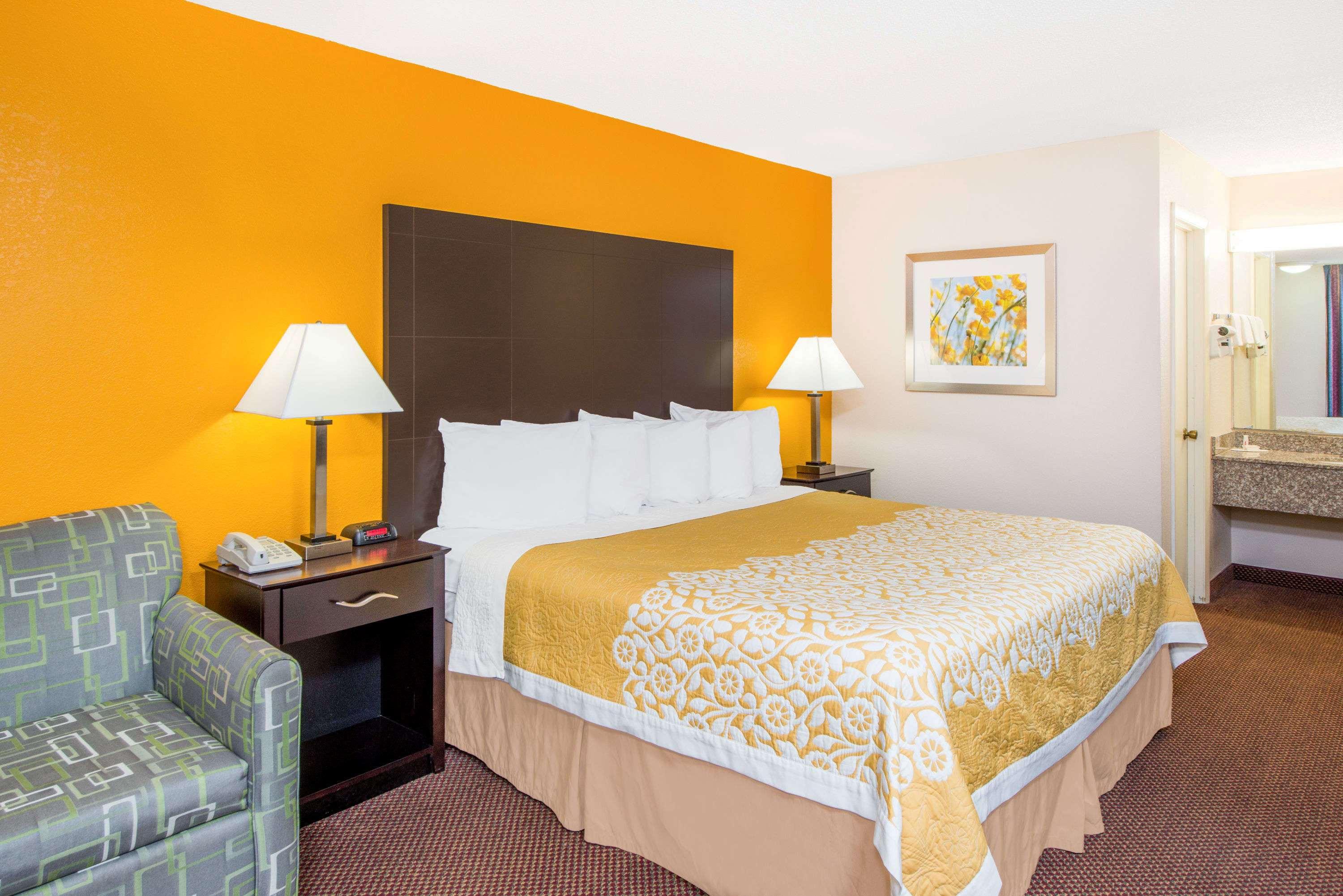 Days Inn by Wyndham Calvert City/Paducah East 9/15