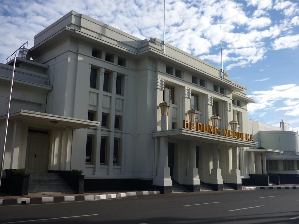 Golden Flower Hotel in BANDUNG