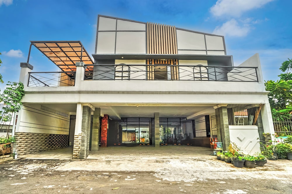 Hotel O near Ciputra World Surabaya formerly Darmo Residence in SURABAYA