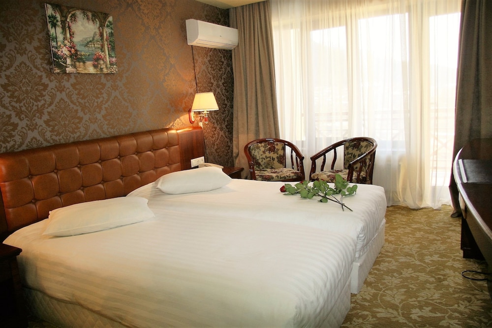 غرفة قياسية بسرير مزدوج، Borjomi Palace Hotel and Spa 3/8