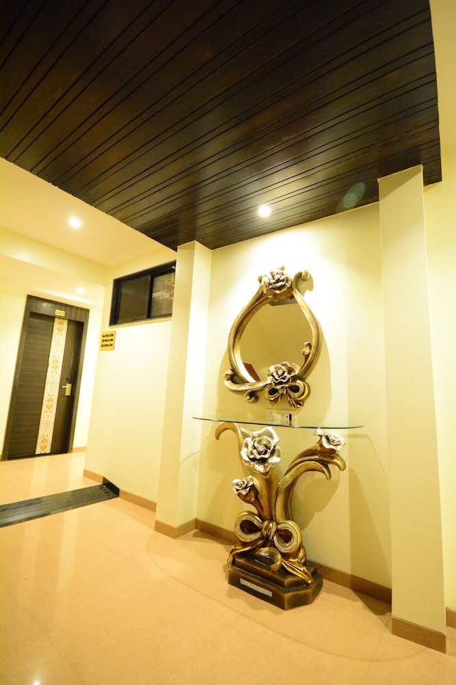 Hotel 24 Seven 4/40
