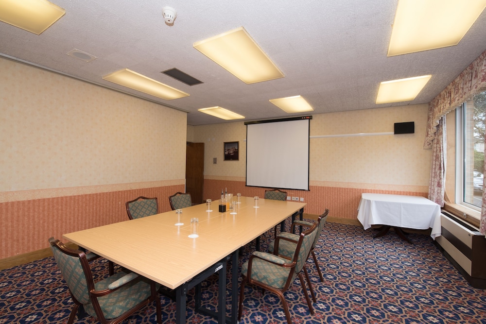 Elstead Hotel 42/50