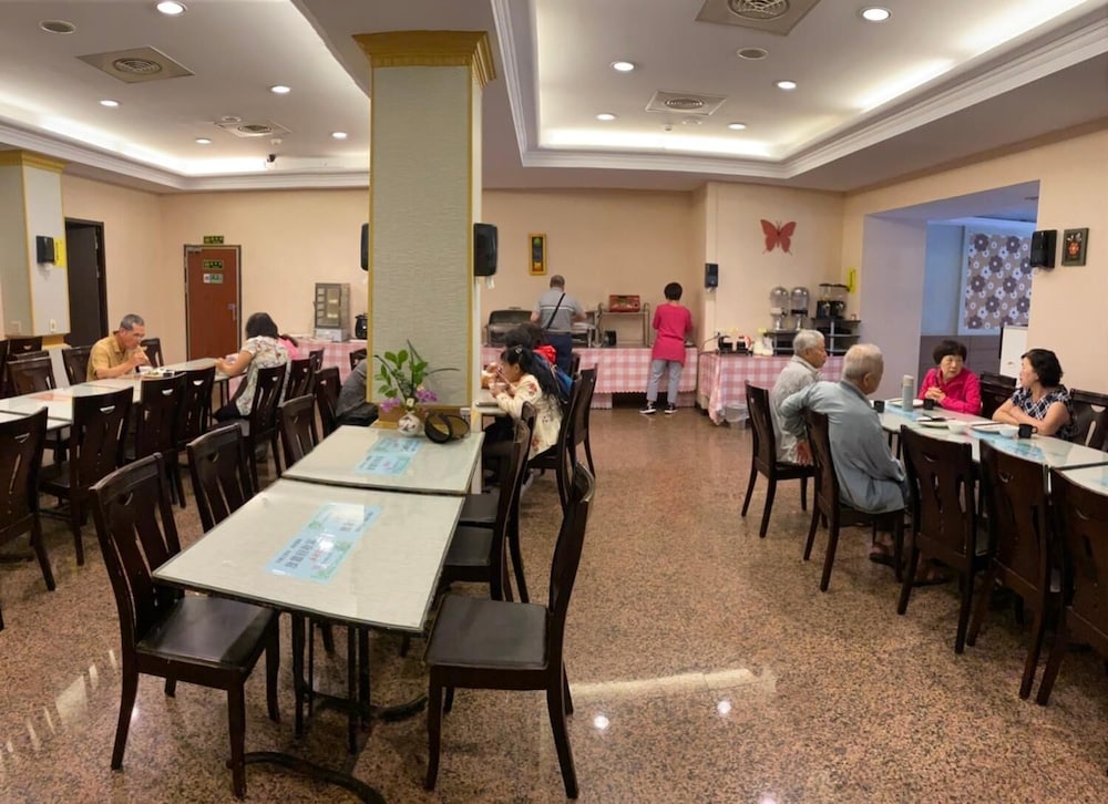 Home Full Hotel 37/43