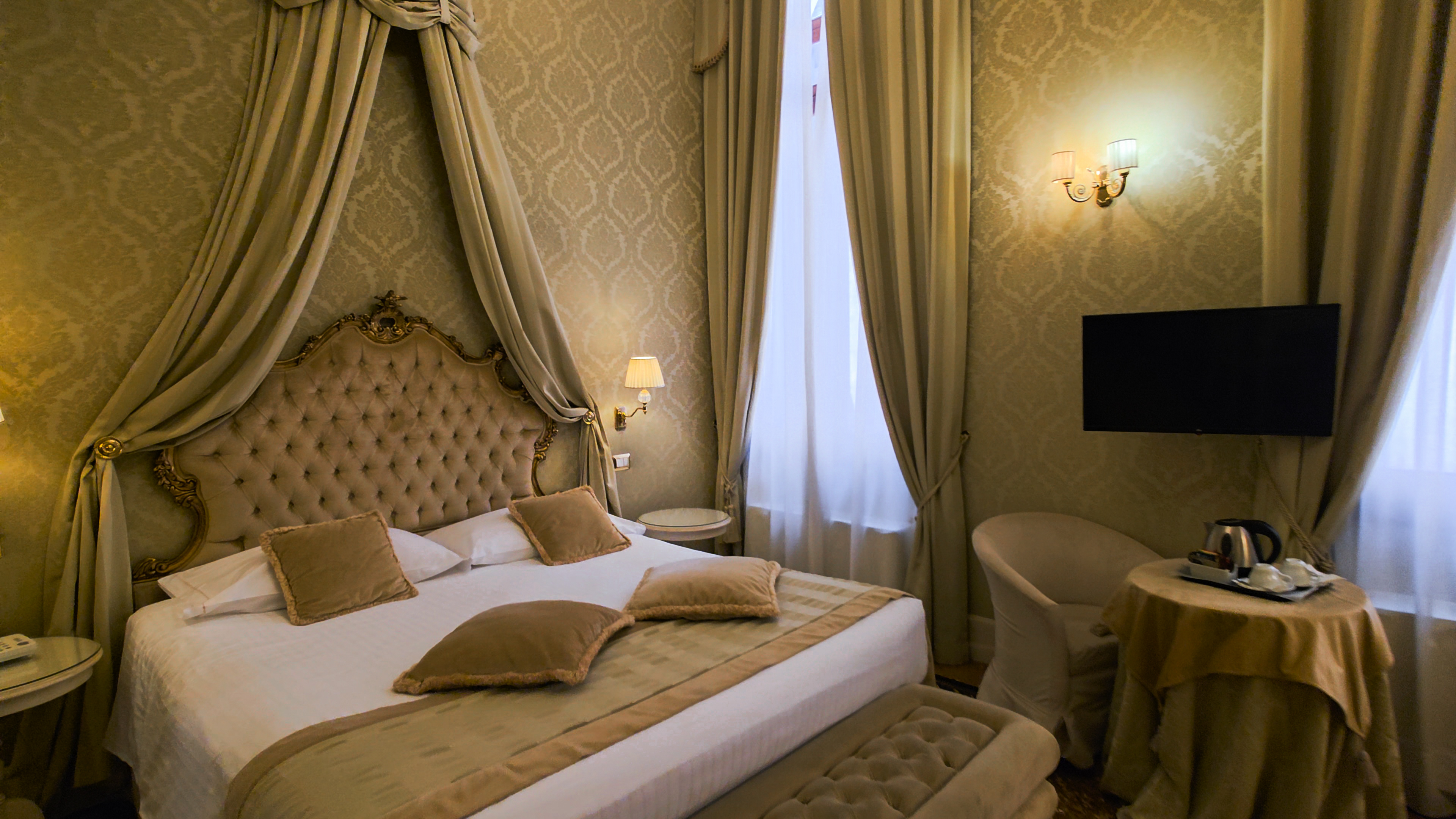 MASTER, SUITE