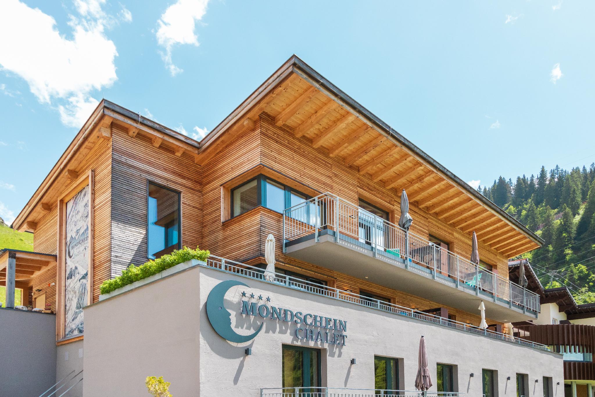 Mondschein Chalet Ski-In Ski-Out 10/34