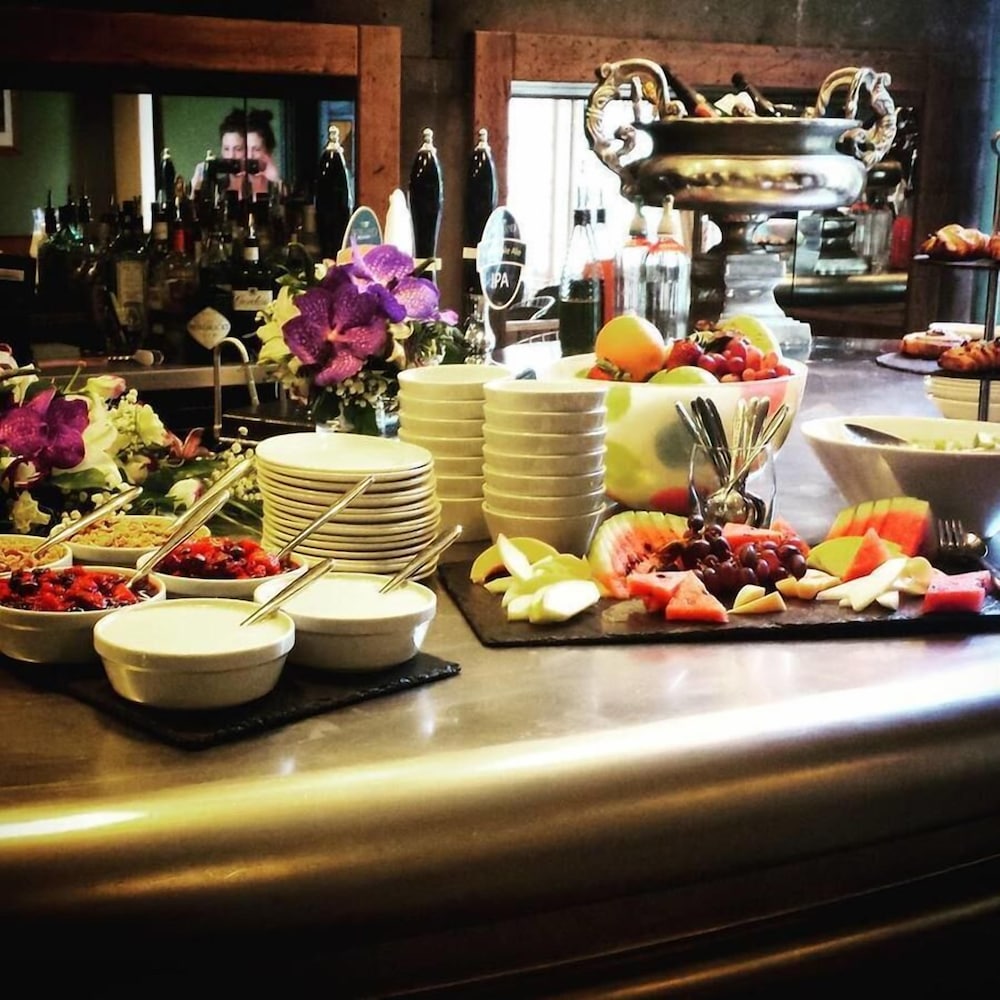Falcon Manor Hotel 26/49