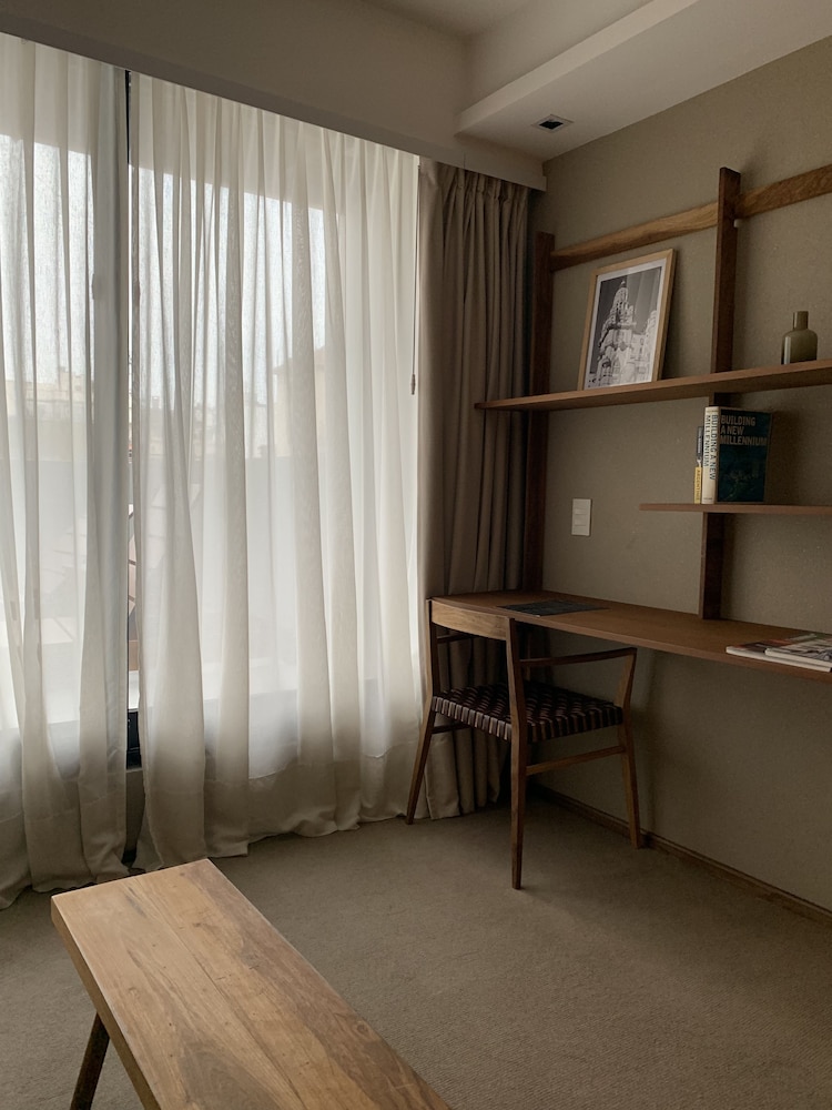 Aq Tailored Suites 32/69