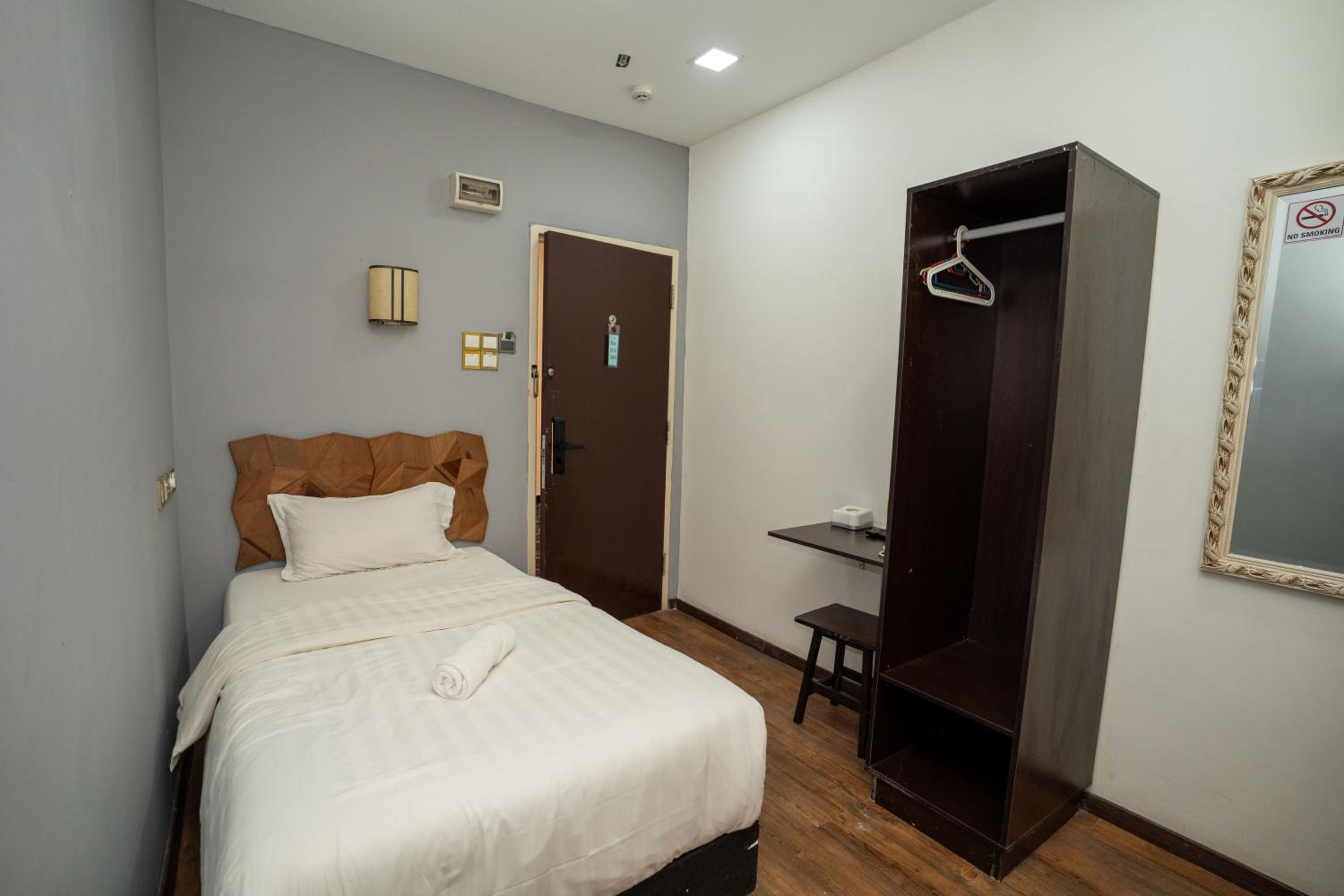 Economy, Single, Single Bed, No Window