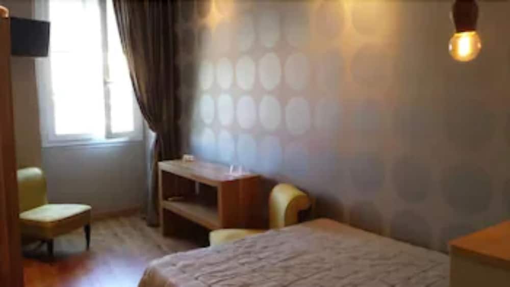 Hotel De La Mer 24/50