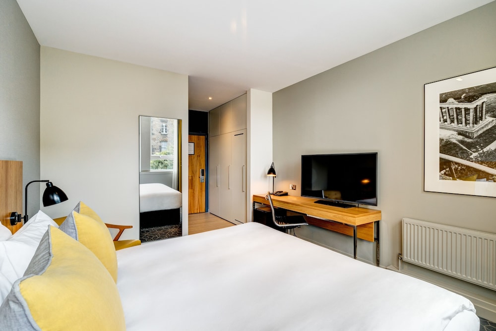 CITY, DOUBLE BED