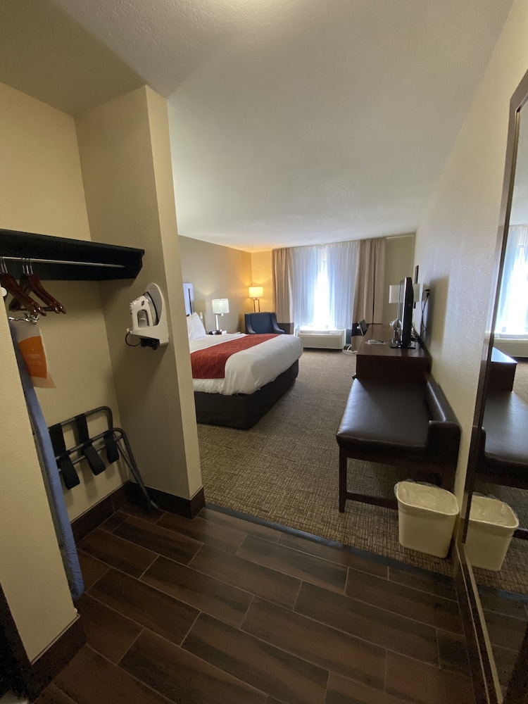 Comfort Inn & Suites Goodland, KS 33/47