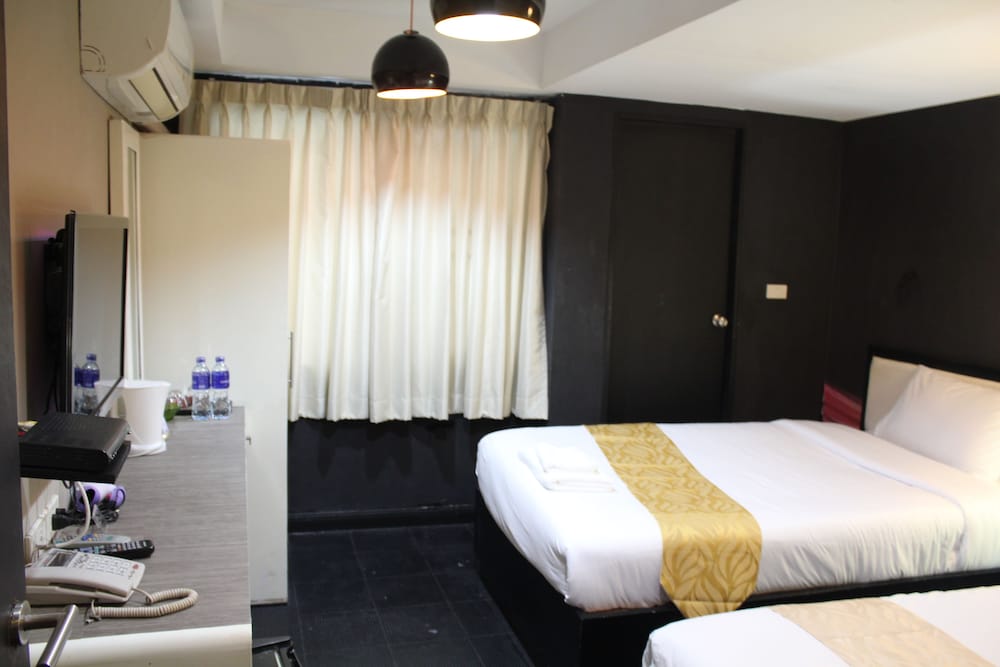 S30 Hotel 12/44