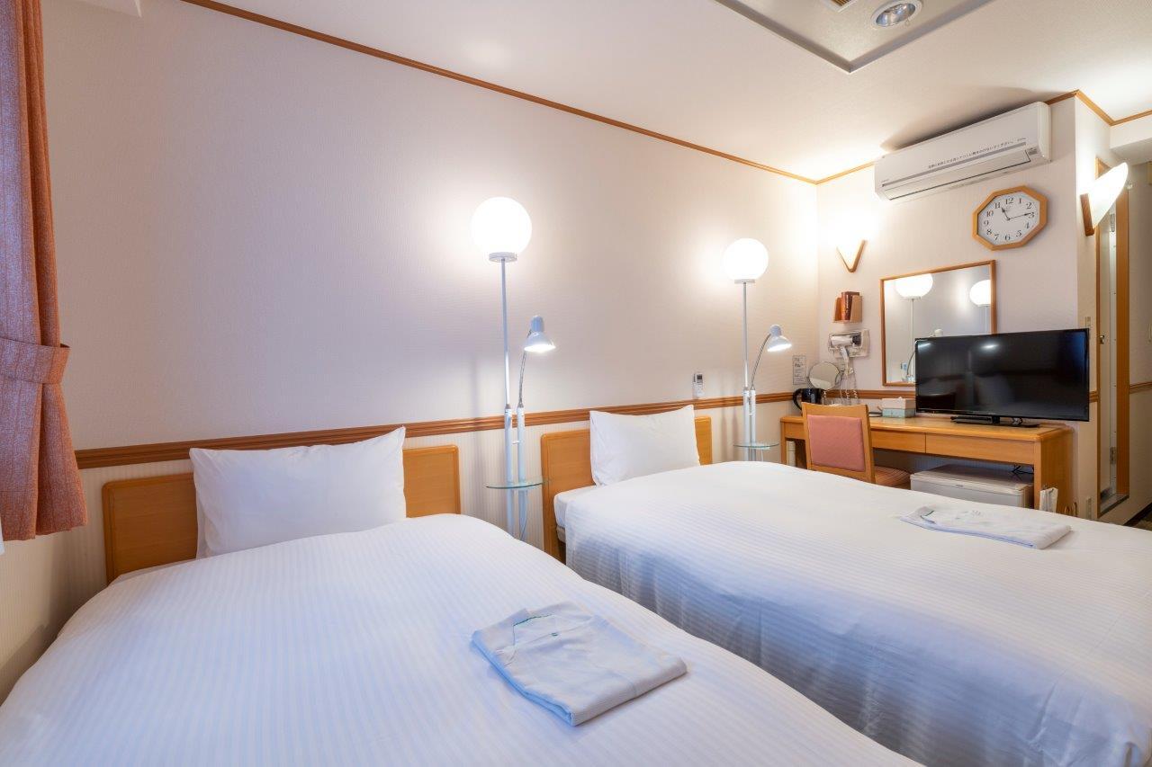 Semi Room, Basement, Twin Beds