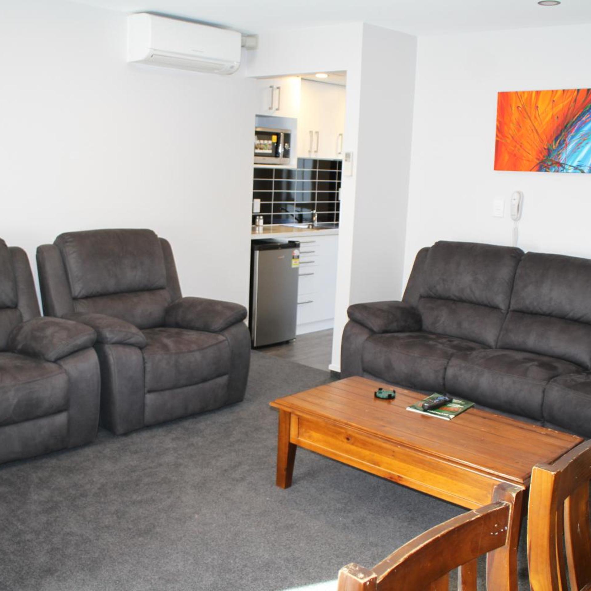 Birchwood Manor Motel 21/50