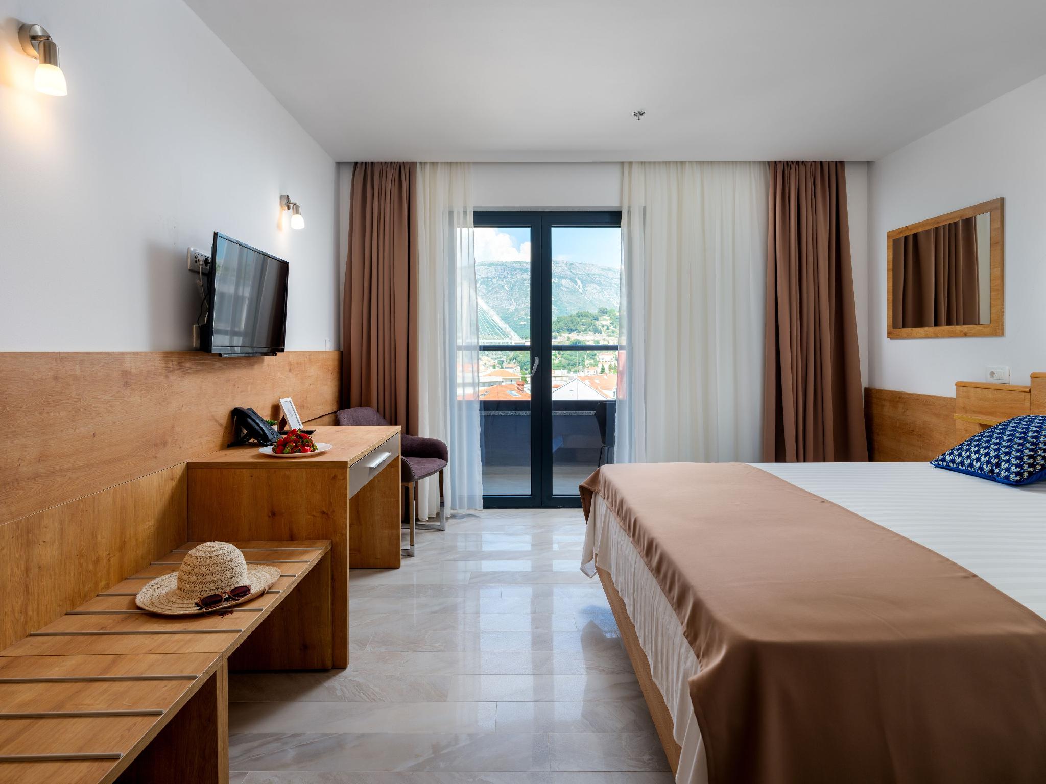 Premium, Double or Twin Bed, City View