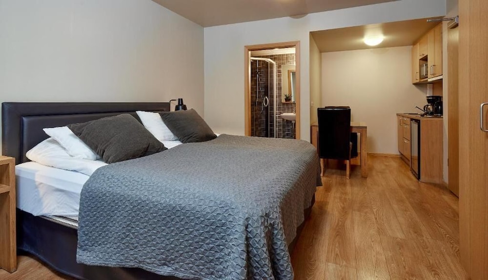 Hotel Fron 18/50