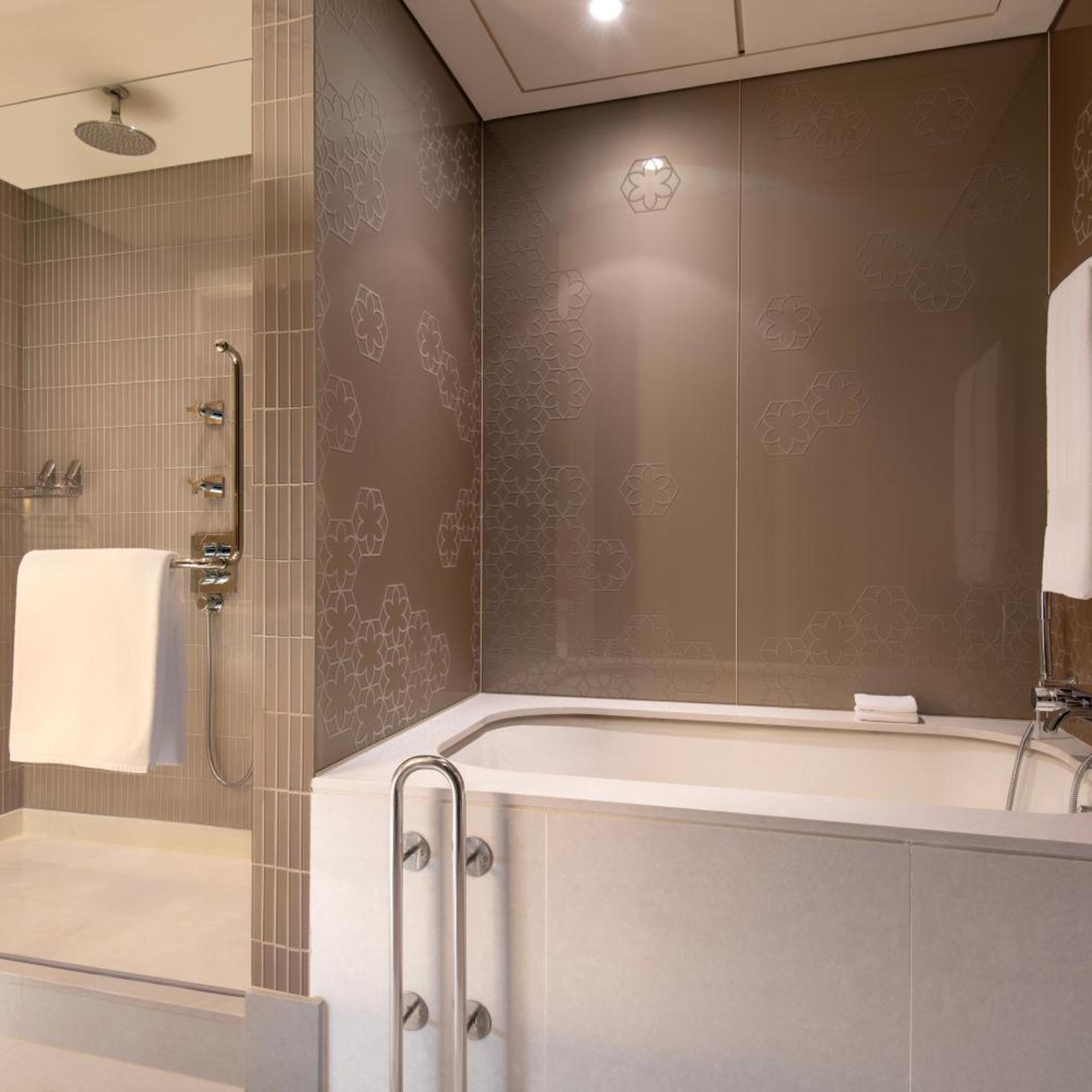Cool, Suite, King Bed, Sea View, Corner، W Doha 3/3