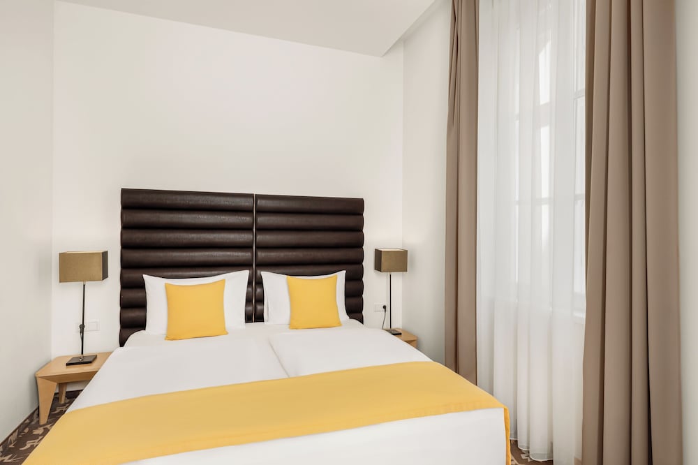 SUITE, DOUBLE BED