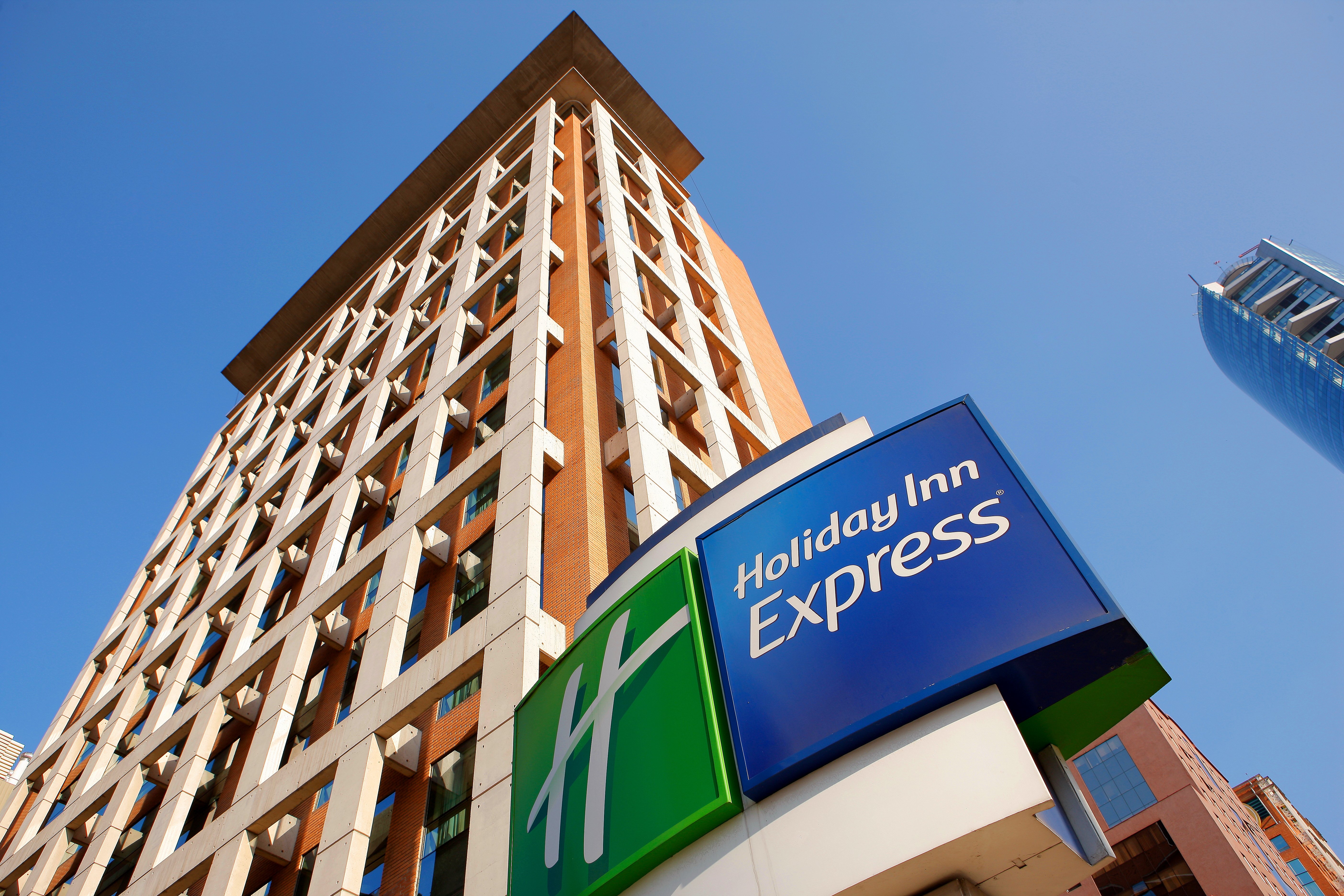 Holiday Inn Express Santiago Las Condes Former Holiday Inn Express Santiago el Golf 2/75