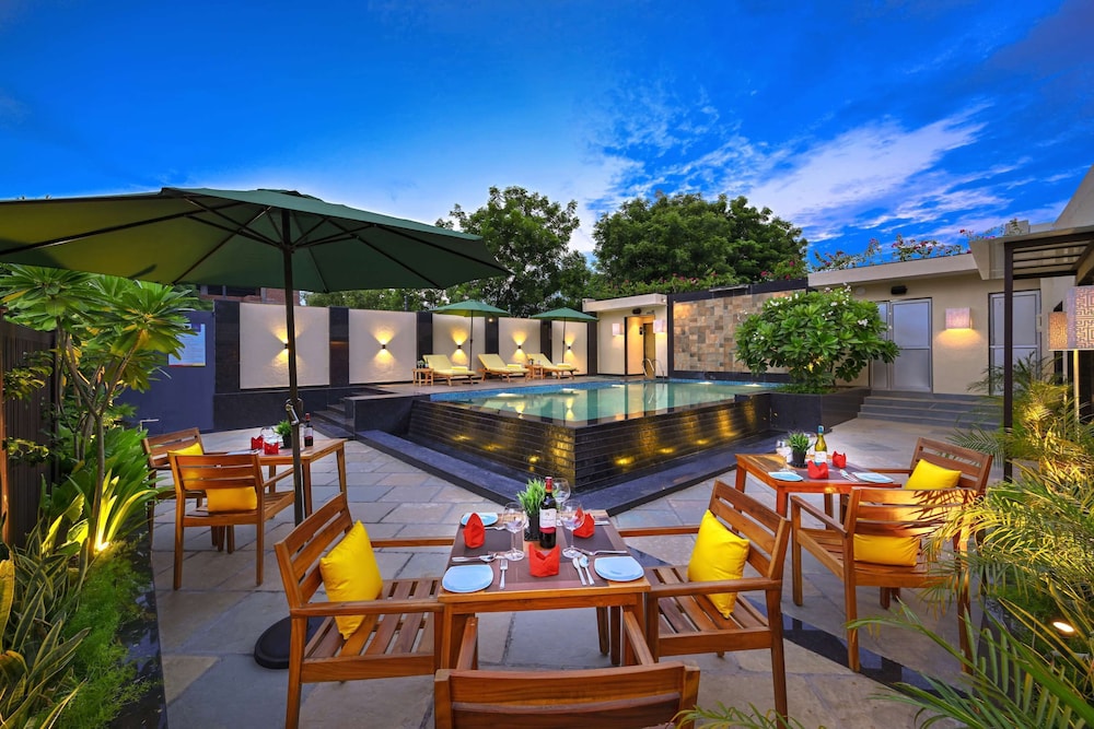 Royale Sarovar Portico Agra 57/65