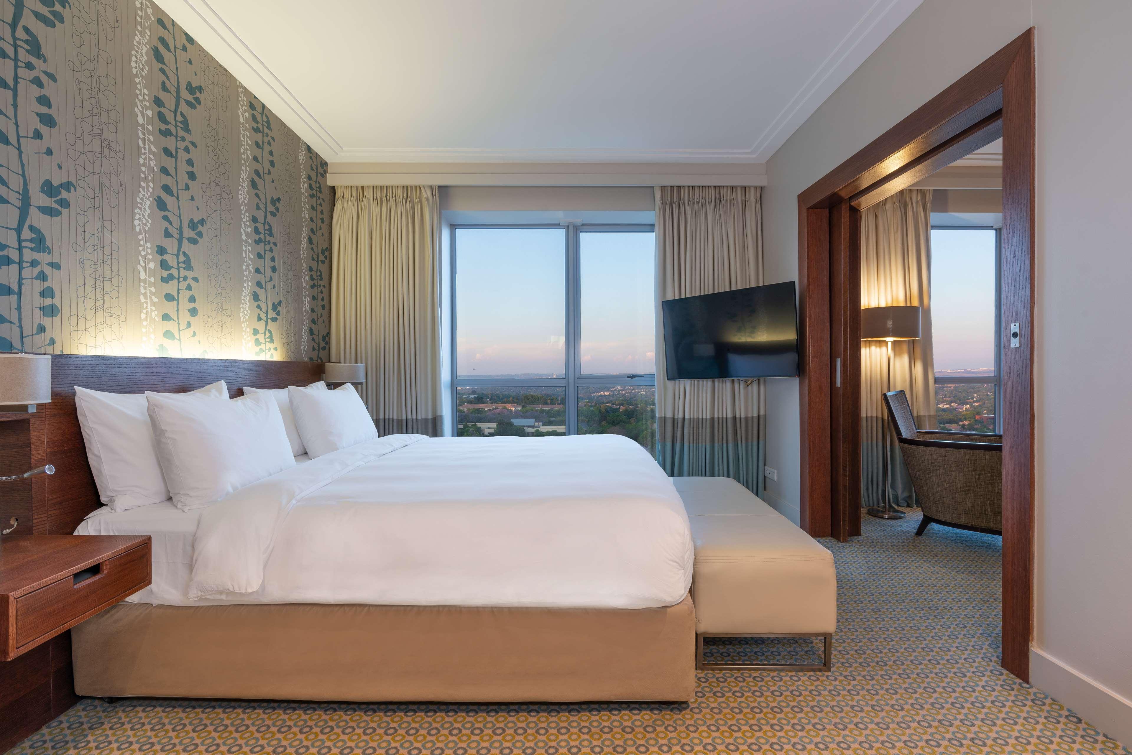 Deluxe, Suite, Lounge Access