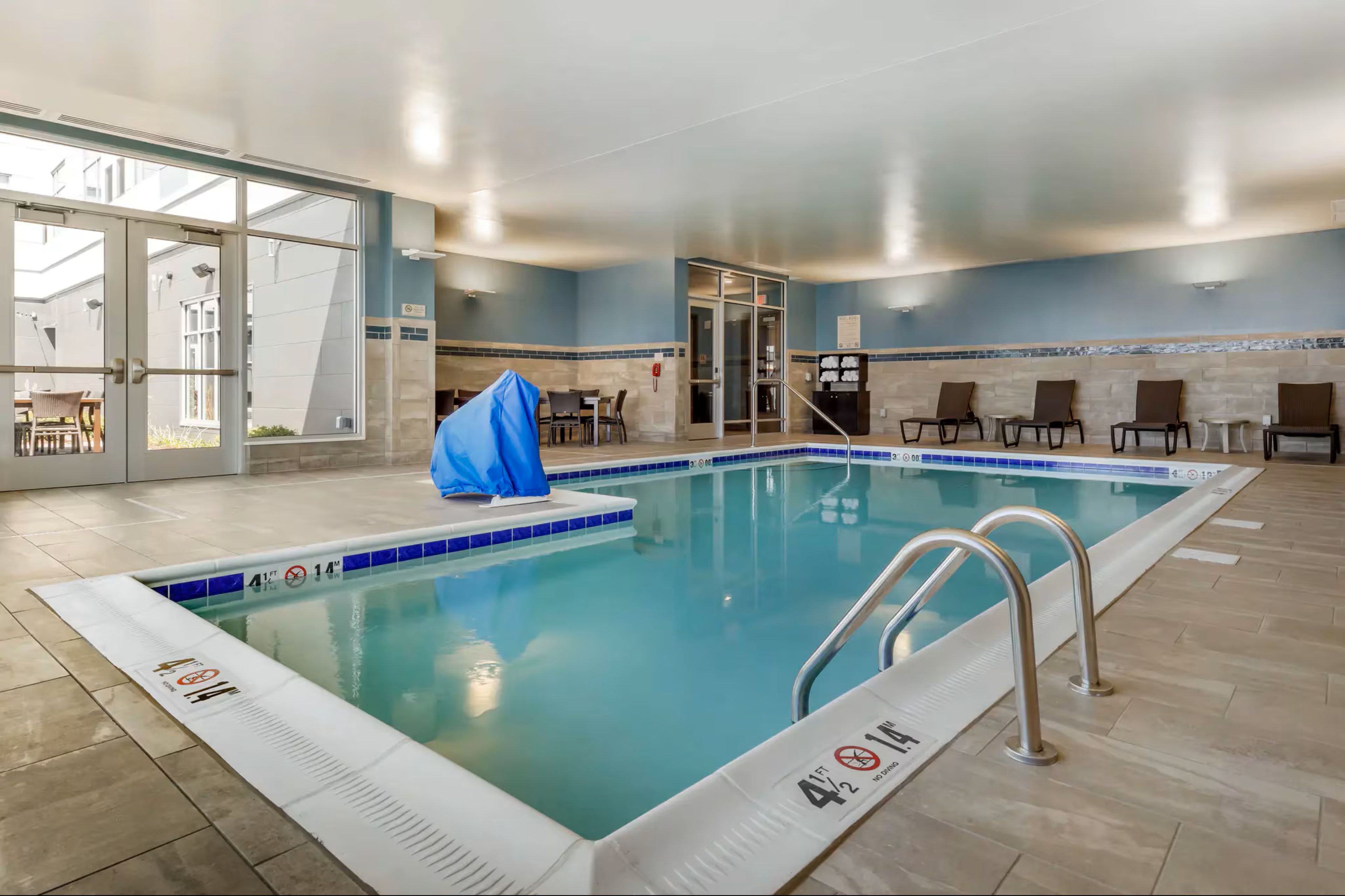 Holiday Inn Express Bettendorf - Davenport NE by IHG 20/41