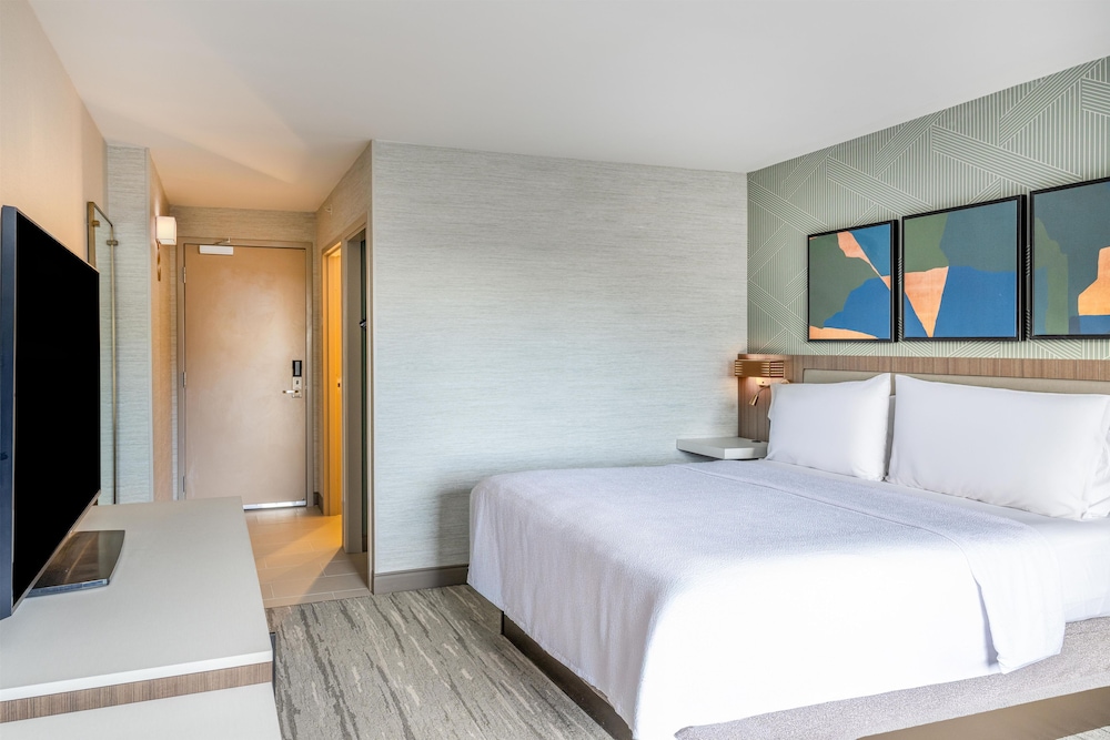Evolution, Suite, King Bed