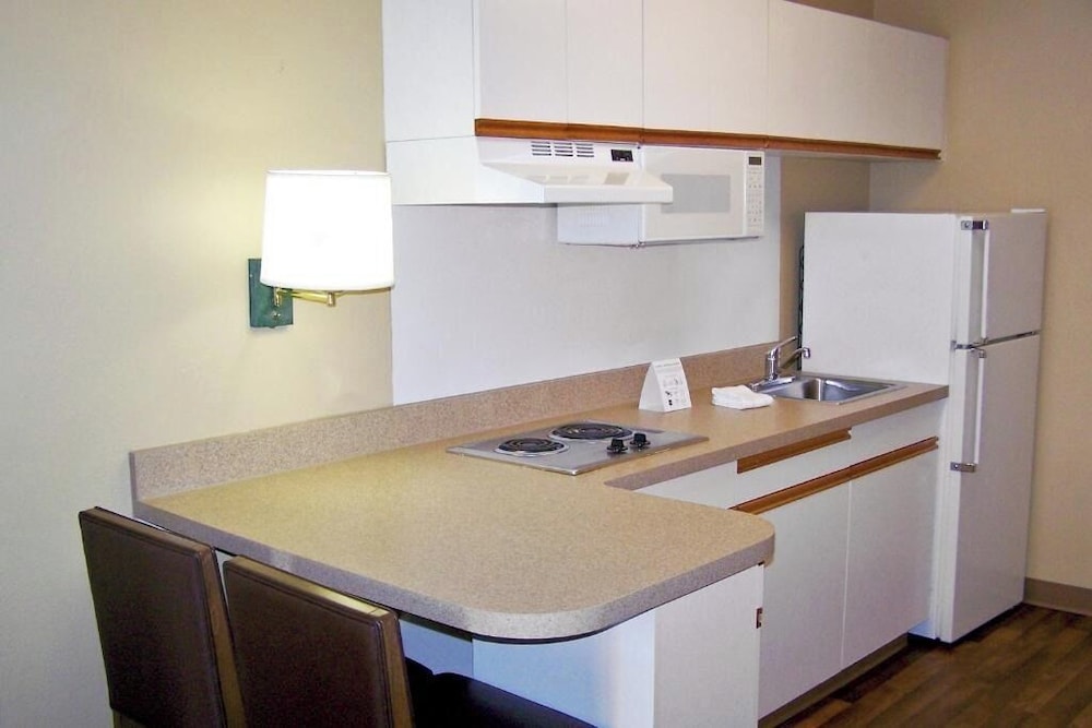 1 King Bed Suite, Nsmk, Kitchen, Sofa-Bed, Studio 6 Extended Stay Milwaukee Brookfield WI 9/9